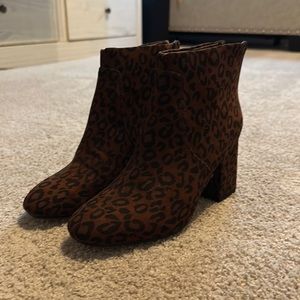 NWOT PRINT BOOTIES SIZE 6 LOFT BRAND